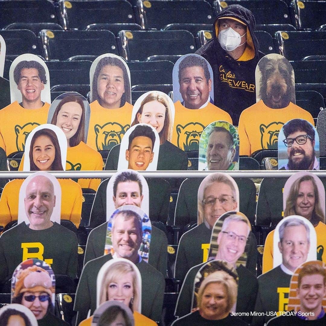 ABC Newsさんのインスタグラム写真 - (ABC NewsInstagram)「A fan sits among cardboard cutouts during the second quarter of a game between the Baylor Bears and the Kansas State Wildcats at McLane Stadium in Waco, Texas. #coronavirus #sports #socialdistancing」11月30日 20時30分 - abcnews