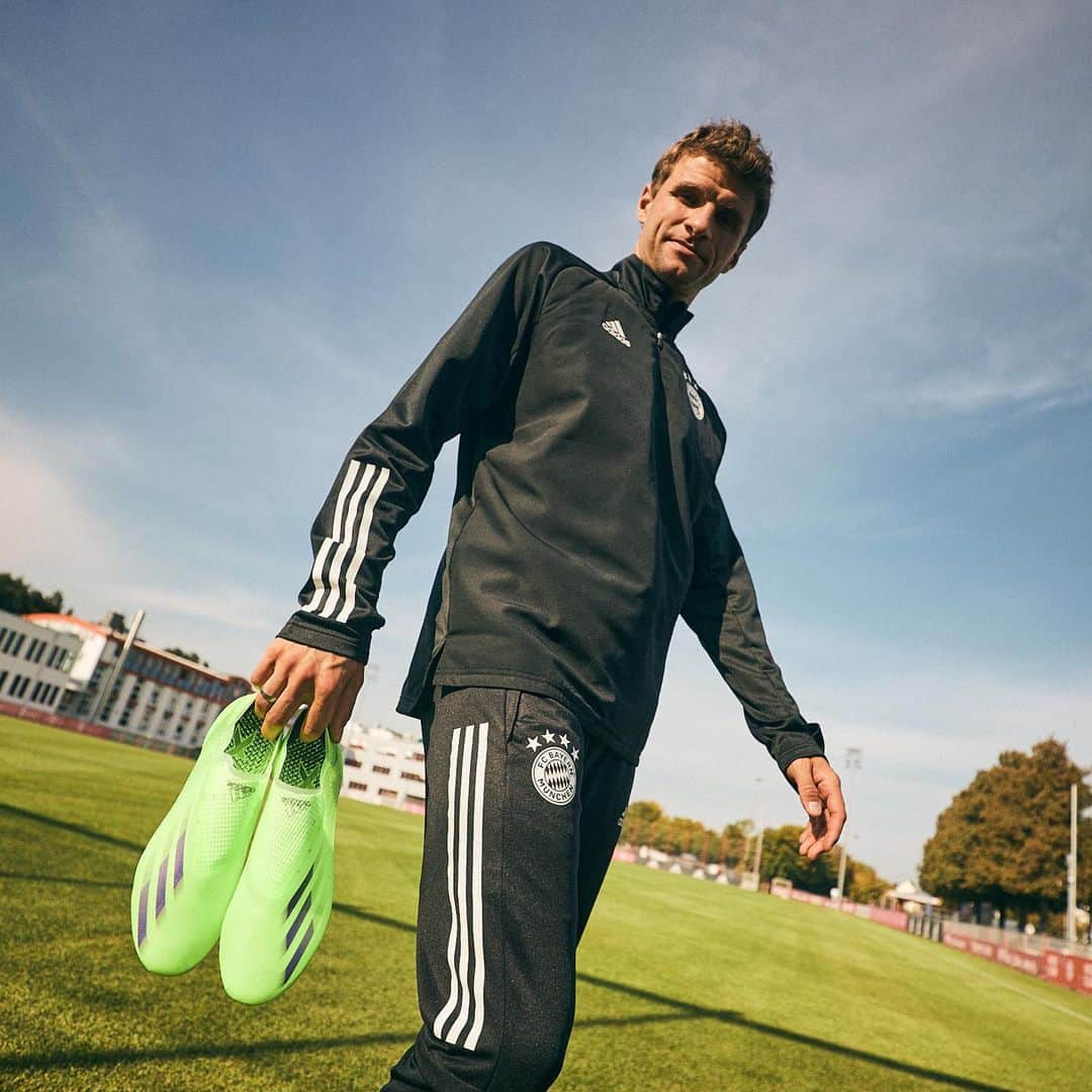 トーマス・ミュラーさんのインスタグラム写真 - (トーマス・ミュラーInstagram)「No time for distractions ⚽️👟 #packmas #ATLFCB #esmuellert @adidasfootball @adidas_de #XGhosted  ANZEIGE」11月30日 20時30分 - esmuellert