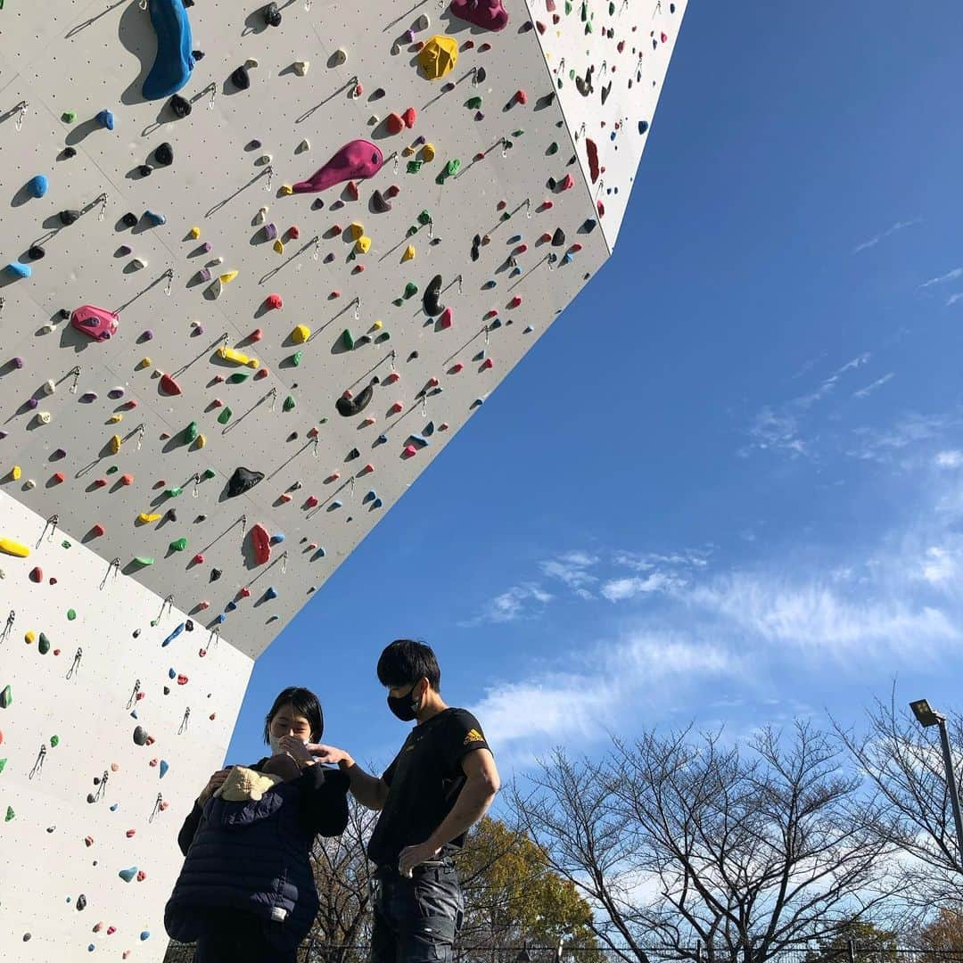 藤井快さんのインスタグラム写真 - (藤井快Instagram)「28 years old 🤯  28歳になりました🤯 丸一年前はオリンピック予選大会の決勝だったのかー。 この一年は想像にもしていないことがたくさん起こりましたが、28歳は今まで以上に一層大切な年になるので、頑張りたい！！  嫁がアイス好きにたまらないアイスケーキを作ってくれてお祝い🥂  28歳も頑張ります💪  #誕生日 #28歳になりました  #パパクライマー #頑張ります」11月30日 20時35分 - fujii_kokoro