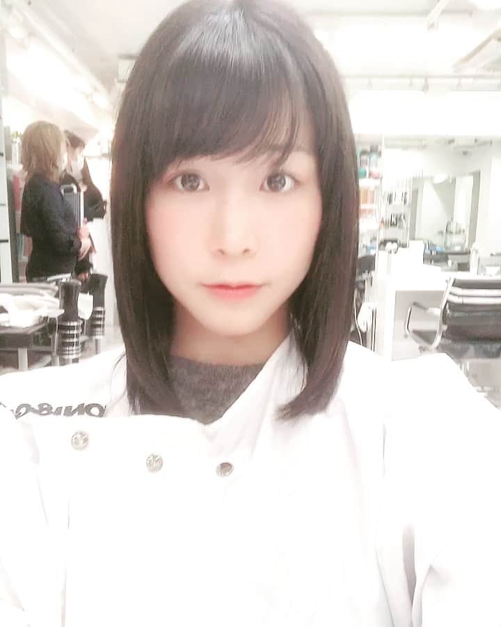 のインスタグラム：「行きつけの美容室 TONI&GUY恵比寿店さんで髪の毛きれーにしてもらいましたーー！！！！！ 西本さんいつもありがとうございます🥺✨  #toniguy   #daytodaylife #日常 #黒髪ロング #黒髪ロングストレート #低身長 #低身長ファッション #低身長女子 #黒髪 #blackhairstyles #blackhair #longhair」