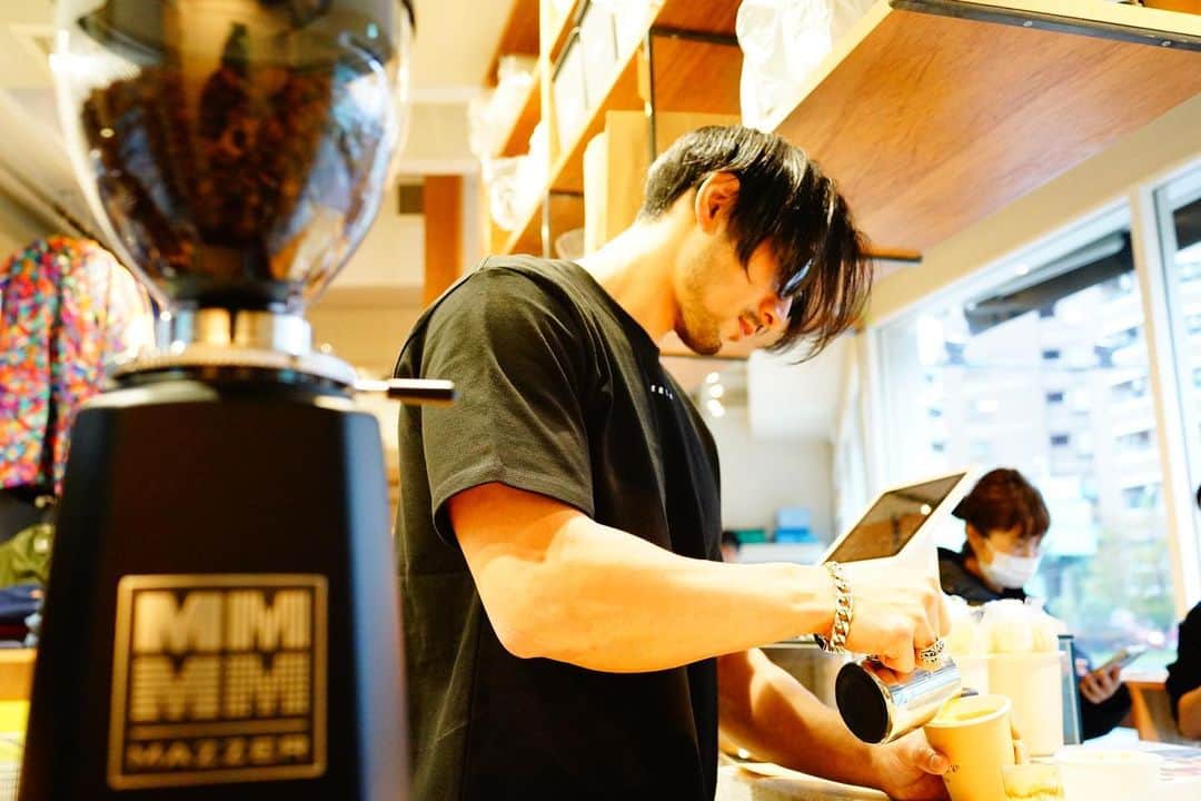 鶴ヶ崎好昭のインスタグラム：「皆んなが笑顔になれる空間😁☕️🍪　  #皆んなが笑顔ななれる空間 #ここにしかないおもてなし #満足させる自信しかない #何でもあるよ #みんなで来てね #clubhousecoffee」
