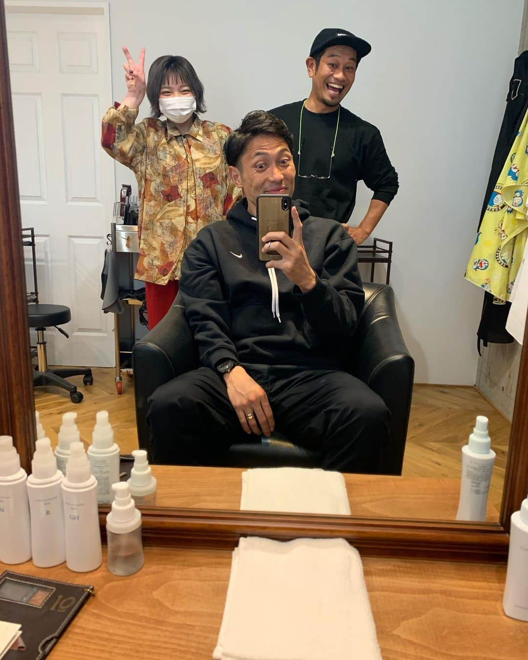 森脇良太さんのインスタグラム写真 - (森脇良太Instagram)「久しぶりの…  ヘアカット💇‍♂️✂️ 一部分にだけだけど10年近くぶりにパーマかけてみた😆  毛根がイカれなければいいのだが…笑 まぁまぁ。なるようになるでしょう。🤣  @beff_kyoto  #アットホーム　  #ヘアカット　#ヘアスタイル　#美容室 #パーマ　#ヘッドスパ  #時差スタグラム #森脇スタイル」11月30日 20時46分 - moriwaki46_official