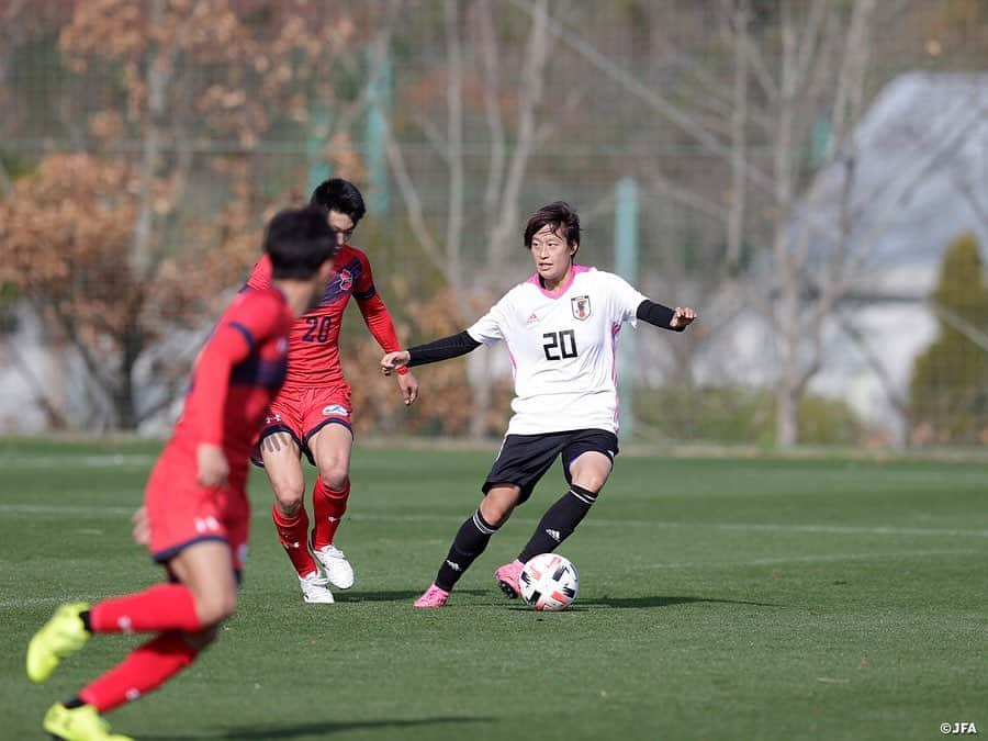 日本サッカー協会さんのインスタグラム写真 - (日本サッカー協会Instagram)「2020.11.29 Training Photo③📸】#なでしこジャパン　最終日トレーニングマッチ　逆転勝利で2020年の活動を打ち上げ  なでしこジャパンは11月29日(日)に1週間のトレーニングキャンプ最終日を迎え、いわきFC U-18と合同トレーニングを行い、その後40分ハーフでトレーニングマッチを行いました。  解散前のミーティングで #高倉麻子 監督は、「自分に限界を作らずにもっと上を目指してほしい」と選手たちに発破をかけました。2021年、いよいよ #東京オリンピック を迎える年に、周りを明るく照らすほどの輝きを持ったチームになることを目指し、「史上最強の、そして歴代“最光“のチームになる」と話して2020年のなでしこジャパンの活動を締めくくりました。  ✅トレーニングマッチの模様は #TeamCam で配信中！公式YouTubeチャンネル #JFATV でご覧ください📹  #jfa #daihyo #nadeshiko #Jヴィレッジ」11月30日 20時47分 - japanfootballassociation