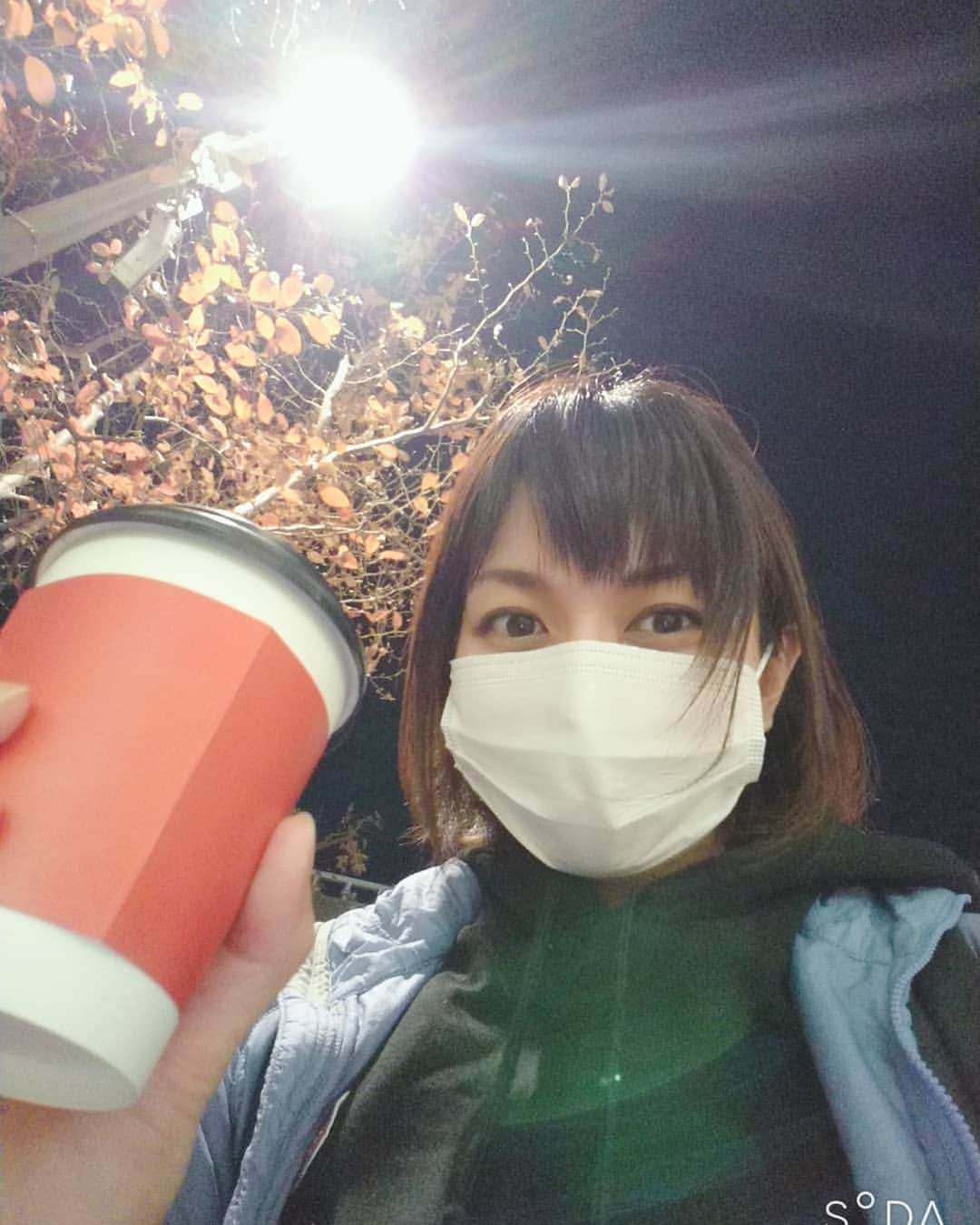 桜花さんのインスタグラム写真 - (桜花Instagram)「コーヒーのカップから紅葉生えてるみたいにみえて気分も高揚ハピピーン🍁  11月もラスト数時間、ナイスに参りましょう✨🍀   #11月  #こんにちは12月 #紅葉  #高揚  #だじゃれ #カップから紅葉」11月30日 20時58分 - mountainohka