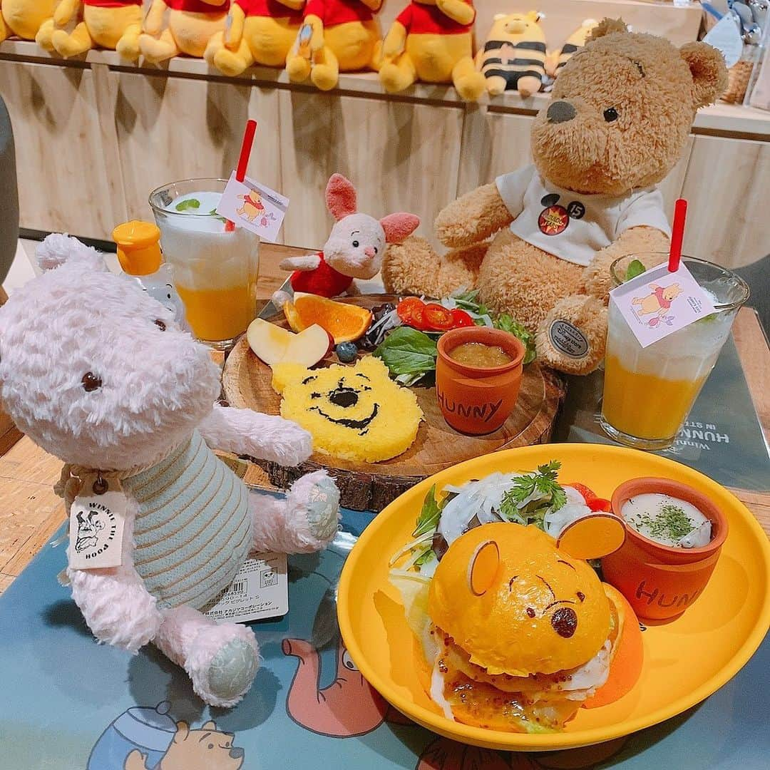 トロたんさんのインスタグラム写真 - (トロたんInstagram)「プーさんのはちみつカフェ🐻🐝🐝🍯 #プーさんカフェ #はちみつカフェ #プーさんのはちみつカフェ  #小田急 #プーさん #ディズニー #プーさんグッズ #コラボカフェ  #カフェ #Japan #japanesefood」11月30日 21時08分 - torotan_tan