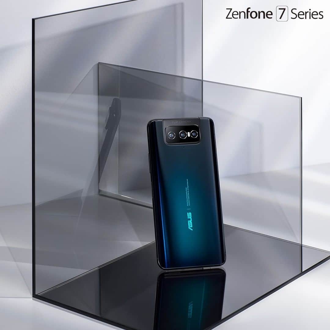 ASUSさんのインスタグラム写真 - (ASUSInstagram)「It's neither green nor blue.  It's an ever-changing interplay of light and shadow.  It's Aurora Black—the color of true beauty.  #ZenFone7 #DefyOrdinary」11月30日 21時00分 - asus