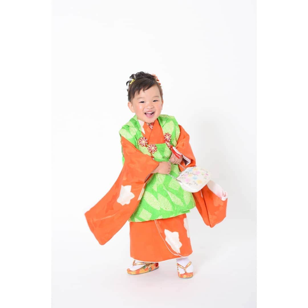 Photo Studio178さんのインスタグラム写真 - (Photo Studio178Instagram)「⁣ お着物の【ふり】をブンブンが⁣ ファーストカット☺📷⁣ ⁣⁣ ✽.｡.:*・ ✽.｡.:**⁣⁣⁣⁣ ⁣⁣⁣⁣ https://17hachi.com⁣⁣⁣⁣ ⁣⁣⁣⁣ #七五三 #七五三撮影⁣⁣⁣⁣ #photography #和装⁣⁣⁣⁣ ⁣⁣⁣⁣ #7歳  #5歳 #3歳 ⁣⁣⁣⁣ #3歳女の子⁣⁣⁣⁣ ⁣⁣⁣⁣ #七五三 #kimono⁣⁣⁣⁣ #indies_gram #kids_japan #PHOS_JAPAN ⁣⁣⁣⁣ #tv_kidz #キッズフォト⁣⁣⁣⁣ #子供写真 #kidsfashion⁣⁣⁣⁣ #ig_kids #instakids #着物⁣⁣⁣⁣ #成長記録 ⁣⁣⁣⁣ #家族写真 #記念撮影 ⁣⁣⁣⁣ ⁣⁣⁣⁣ #江東区 #中央区⁣⁣⁣⁣ #東京 #月島 #勝どき #豊洲 ⁣⁣⁣⁣ #753」11月30日 21時01分 - photo_studio_178