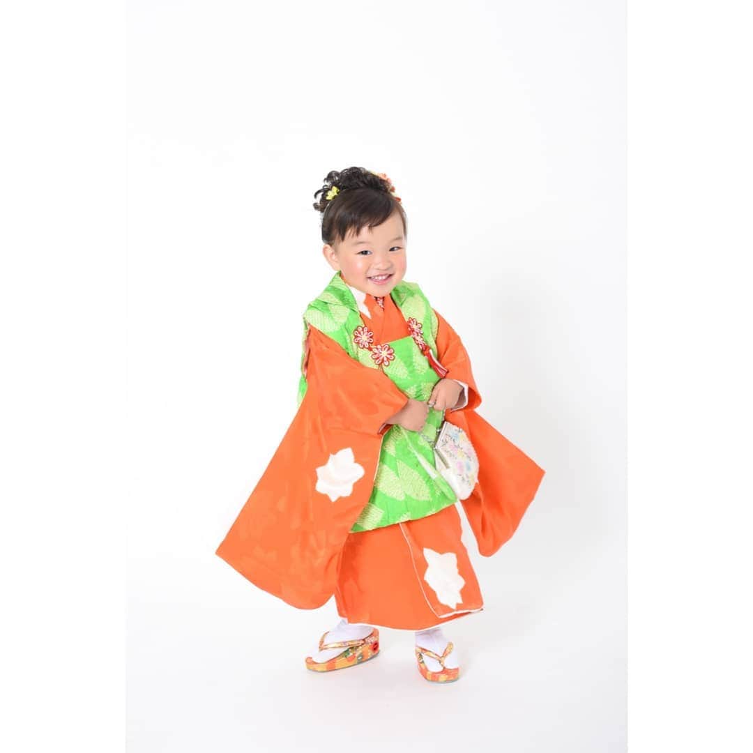 Photo Studio178さんのインスタグラム写真 - (Photo Studio178Instagram)「⁣ お着物の【ふり】をブンブンが⁣ ファーストカット☺📷⁣ ⁣⁣ ✽.｡.:*・ ✽.｡.:**⁣⁣⁣⁣ ⁣⁣⁣⁣ https://17hachi.com⁣⁣⁣⁣ ⁣⁣⁣⁣ #七五三 #七五三撮影⁣⁣⁣⁣ #photography #和装⁣⁣⁣⁣ ⁣⁣⁣⁣ #7歳  #5歳 #3歳 ⁣⁣⁣⁣ #3歳女の子⁣⁣⁣⁣ ⁣⁣⁣⁣ #七五三 #kimono⁣⁣⁣⁣ #indies_gram #kids_japan #PHOS_JAPAN ⁣⁣⁣⁣ #tv_kidz #キッズフォト⁣⁣⁣⁣ #子供写真 #kidsfashion⁣⁣⁣⁣ #ig_kids #instakids #着物⁣⁣⁣⁣ #成長記録 ⁣⁣⁣⁣ #家族写真 #記念撮影 ⁣⁣⁣⁣ ⁣⁣⁣⁣ #江東区 #中央区⁣⁣⁣⁣ #東京 #月島 #勝どき #豊洲 ⁣⁣⁣⁣ #753」11月30日 21時01分 - photo_studio_178