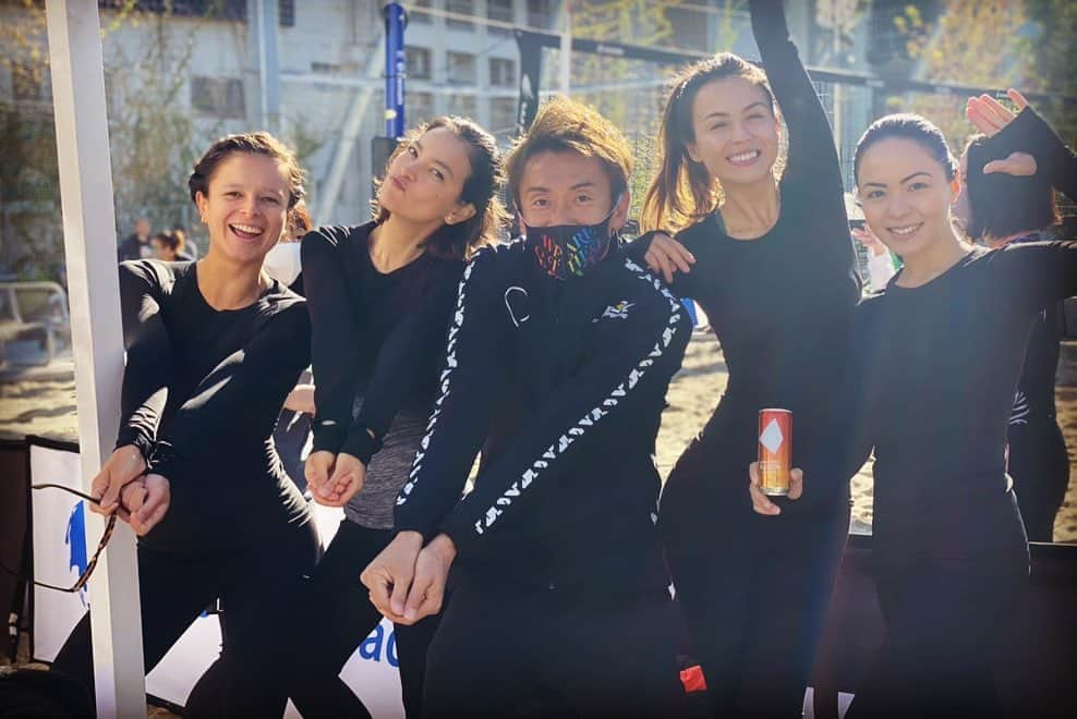 西村晃一さんのインスタグラム写真 - (西村晃一Instagram)「BEACH VOLLEYBALL RAIZIN CUP 2nd 4人制一般大会 11/28(土) 皆さんご参加ありがとうございました。ビーチバレーをやったことない方もたくさん出てもらって、試合後には、 悔しくて次回リベンジする！ もっと上手くなりたい！ もっと大会に出たい！ 何よりみーーーんなビーチバレーを好きになってくれました🥺ぼくにとっては 最高に嬉しい大会となり、 みんなが一生懸命にプレーする姿を見て、本当に感動しました。 是非みんなでビーチバレーをここ宮下パークビーチで盛り上げていけたらと思います。 皆様ありがとうございました。 次回は12/19❗️ 12/19 4人制一般大会 12/20 4人制決勝.2人制大会 またお会いしましょう！  大正製薬様 @raizin_taisho 大会後援ありがとうございました。 また下記副賞それぞれありがとうございました。  ⚫︎ANAで行く2泊3日の旅 ➡︎株式会社セラヴィ様  ⚫︎Hillvalleyのポップコーン @hillvalley_official   ⚫︎Beach Bodyウエアー @beachbody.gear.jp   ⚫︎石鹸 @sotiras_zeola   ⚫︎除菌もできるハンドローション ➡︎ @hollywood_beauty_college   ⚫︎ 石鹸おしぼり・アライフplus  ⚫︎Sports Kanikama ➡︎一正蒲鉾株式会社  @raizin_taisho  @miyashitapark_  #ミヤシタパーク  #宮下パーク  #宮下パークビーチ  #raizincupbeachvolleyball #winds @winds.group  #koichinishimura  #西村晃一 #beadreamdigger」11月30日 21時02分 - koichi.nishimura