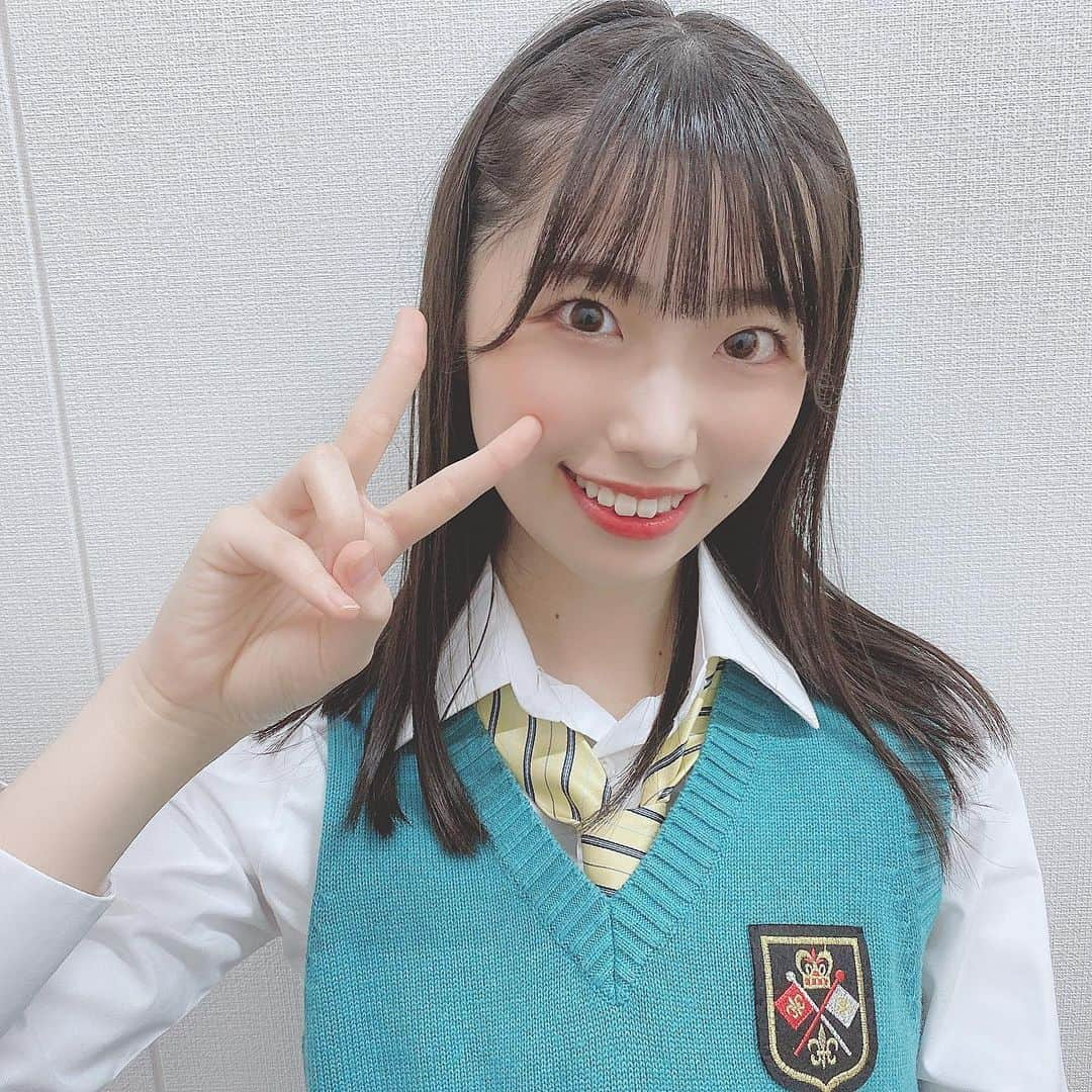 小川紗奈のインスタグラム：「なんか優等生ぽいねって言われたけど、どうかなー？？﻿ ﻿ 実際はどうなのか分かりません。。笑﻿ ﻿ そして一応現役JKです!!﻿ ﻿ ﻿ #followme #follow #IDOL #衣装 #アイドル衣装 #アイドル」