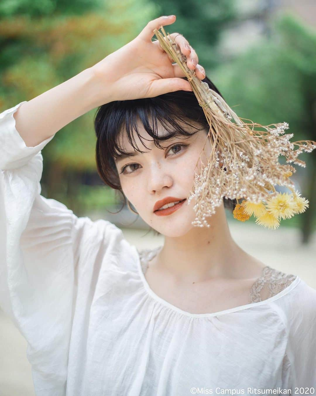 追田菜々花のインスタグラム：「Instagramの3連投稿 最初は効果があるのかなぁと疑問に思いながら始めました でも！！！あったよ！！！！！  🌠follower様3900突破🌠  皆さんありがとうううぅ\( ˆoˆ )/ おいポチも増えてると嬉しいな（ ; ; ） 残り一週間！投票！ラストスパートだ！  ＿＿＿＿＿＿＿＿＿＿＿＿＿＿＿ スワイプ▶︎▶︎▶︎ 2枚目のQRコードから投票 3枚目のQRコードからLINE友達追加  #ミスキャンパス #ミスキャンパス立命館 #立命館大学 #ミスコン #ミスコレ #ミスコンファイナリスト #ミスコン2020 #ミスコンテスト #投票 #ミスキャン #おいポチ #おいちゃんず #追田菜々花 #スポーツ健康科学部 #エントリーナンバー1 #ショートカット #ショートヘア #ショートボブ #ショート女子 #ボブヘアー #ボブヘアアレンジ #外ハネ #外ハネボブ #黒髪 #黒髪ボブ #黒髪ショート #黒髪女子 #女子大生 #女子大生コーデ #大学生コーデ」