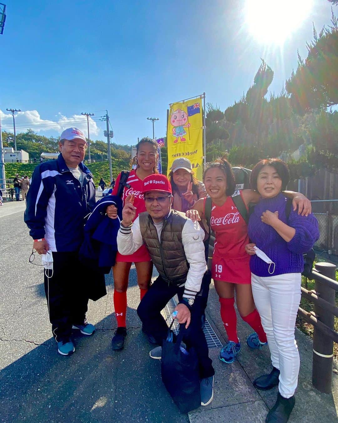 のインスタグラム：「" Present progressive form💘  📸👨🏽のﾏﾏ👩🏻笑 #bigfamily  #friendship  #fieldhockey #hockey  #変な家族 #一郎どっち？」