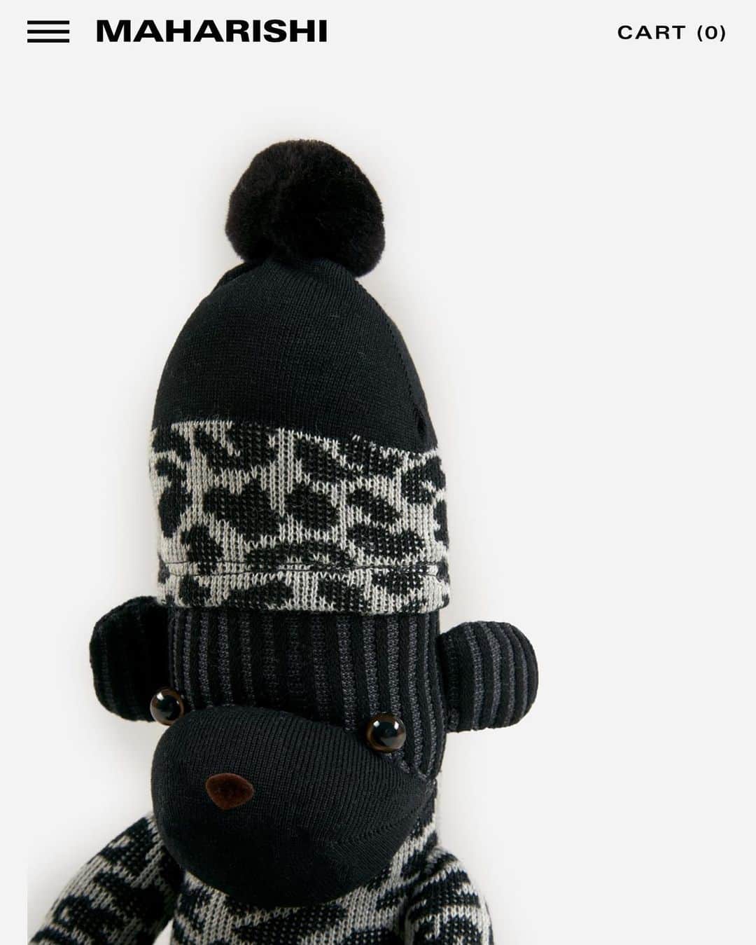 アヤメのインスタグラム：「See his tattoos on his left arm🖤🤍 Go @maharishi online store🔥 いいタトゥーですねえ🖤🤍 #ayamesockmonbear #sockmonkey #maharishi #マハリシ #londonfashion #ayamesocks #ソックモンキー」