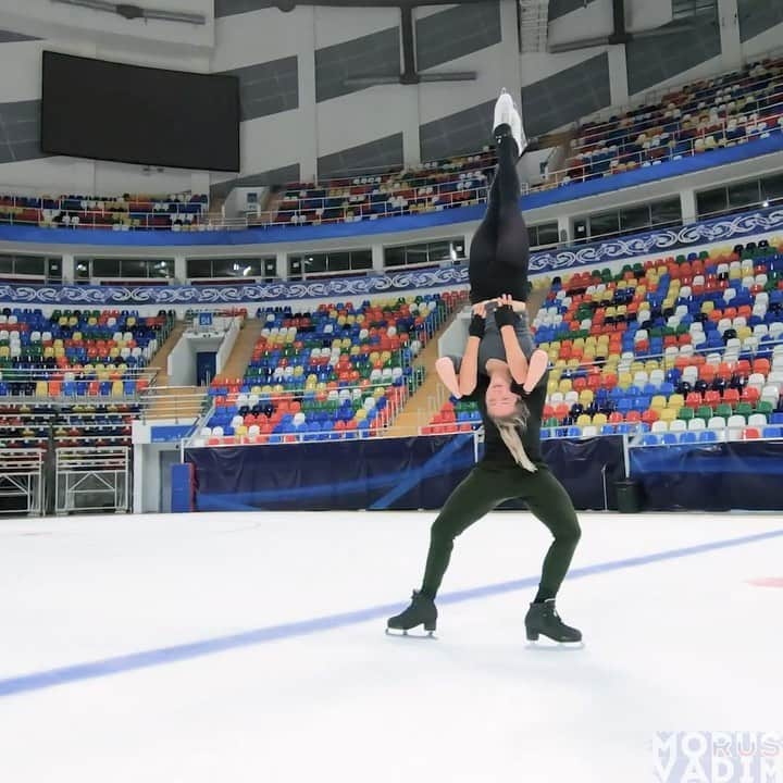 ルイ・トーロンのインスタグラム：「Little video from last year training in Megasport, Moscow 🇷🇺! Always a pleasure to skate there 😎 🎥: @morus.vadim   #patinage #patinageartistique  #patinagemagazine #figureskating #iceskating #фигурноекатание #フィギュアスケート #isu #ffsg #patinajeartístico」