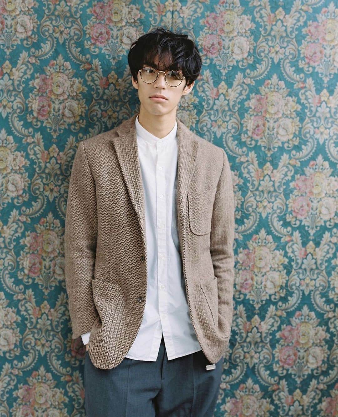 のインスタグラム：「この背景可愛かったなぁ🥺  @hiroko__shimazoe  @hitomi.enta_makeup   #作品撮り」
