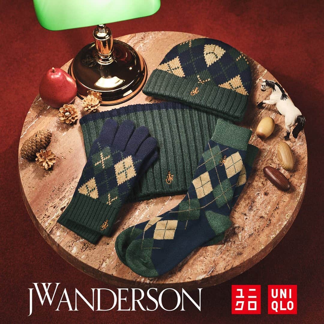 UNIQLO UKのインスタグラム：「Winter accessories with a classic British flair. Our first Holiday collection, woven with warming HEATTECH technology. We wish you a warm and wonderful holiday season, spent together with friends, family, and loved ones. @jonathan.anderson @jw_anderson #jwanderson #uniqlojwanderson #UNIQLO #LifeWear」