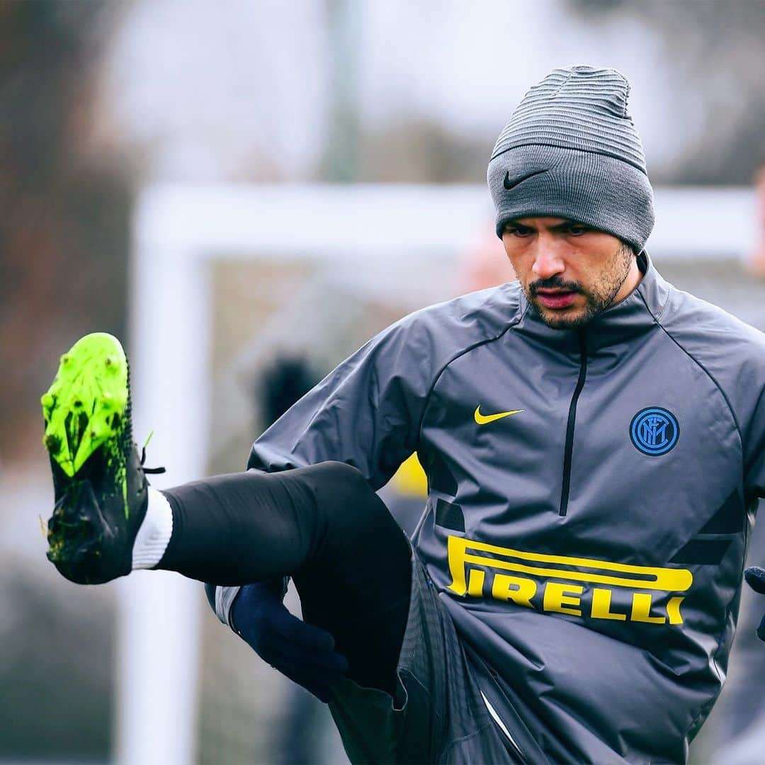 インテルナツィオナーレ・ミラノさんのインスタグラム写真 - (インテルナツィオナーレ・ミラノInstagram)「#UCL TRAINING 📸🌟💪 #Inter #ForzaInter #ChampionsLeague #Football #Training」11月30日 21時33分 - inter