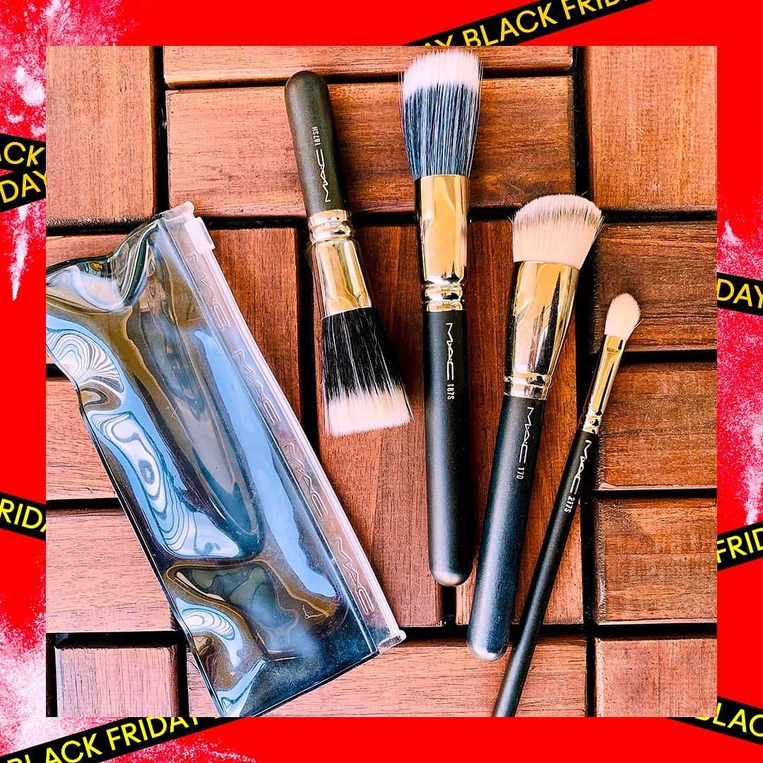 M∙A∙C Cosmetics Japanのインスタグラム：「本日の『#BLACKFRIDAY マストハブアイテム紹介③ ブラシ編』の#MACインスタライブ で使用した製品はこちらです👇 With @rumikoikedaharrismakeup  ㅤ ご視聴いただいた皆さま、有難うございました✨まだの方はIGTVからぜひご覧くださいませ。 ㅤ 11月30日(月)23:59までの4日間、公式オンラインサイトにて、ホリデー製品を除く全製品を20%OFFでお買い求めいただけます✨年に一度のお得なチャンスをお見逃しなく📣   【ライブ使用製品】 ＜マストハブ ブラシ3選＞ ☑︎# 170 シンセティック ラウンド スラント ブラシ ⇒ファンデーションやクリームチークに ☑︎# 187S スティプリング ブラシ ⇒パウダーやチークに ☑︎# 217S ブレンディング ブラシ ⇒アイシャドウに  ㅤ ＜お好みの仕上がり別！ブラシ3選＞ ■ツヤをプラスしたい！ ☑︎# 159S デュオ ファイバー ブラッシュ ブラシ ■ラメをプラスしたい！ ☑︎# 219S ペンシル ブラシ ■カバー力をプラスしたい！ぼかしリップにも ☑︎# 270S ミニ ラウンド スラント ブラシ  ㅤ ＜さらにプロ級の仕上がりに！ブラシ2選＞ ☑︎# 164S デュオ ファイバー カーブド スカルプティング ブラシ ⇒シェーディングに ☑︎# 286S デュオ ファイバー テーパード ブラシ ⇒リキッドシャドウやファンデーションの部分使いに  ㅤ 【ブラシ以外の使用製品】 ＊FACE ☑︎ライトフル C+ ティンティッド プライマー SPF 45 ☑︎スタジオ フィックス フルイッド SPF 15 ☑︎ライトフル C+ SPF 30 ファンデーション ☑︎M∙A∙C ミネラライズ ブラッシュ / ウォーム ソウル ☑︎M∙A∙C ミネラライズ スキンフィニッシュ / ライトスカペード ☑︎スタジオ フィックス スカルプト & シェイプ コントアー パレット / ライト/ミィディアム  ㅤ ＊EYES ☑︎M∙A∙C プレップ プライム 24 アワー エクステンド アイ ベース  ☑︎パウダー キス アイシャドウ / ワット クラウト！ ☑︎ダズルシャドウ / ラスト ダンス ☑︎ダズルシャドウ リキッド / ノット アフレイド トゥ スパークル  ㅤㅤ ＊LIPS ☑︎M∙A∙C プレップ プライム リップ ☑︎リップスティック / ルビー ウー トーキョー  ㅤ #ブラックフライデー」