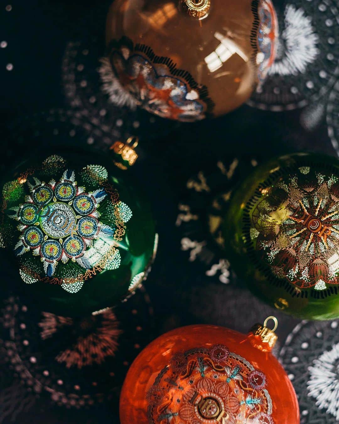 HYPEBEASTさんのインスタグラム写真 - (HYPEBEASTInstagram)「#hypeAF: @dior has just released a set luxurious Christmas ornaments. Part of the house’s Luminarie collection, each bulb has been made with 95 percent glass/5 percent brass and have been crafted in Germany with a full Luminarie drawing at the front. It’s available now in the festive colors of red, green, and orange, and sells for $600 USD for a set of four.⁠⠀ Photo: Dior」11月30日 21時41分 - hypebeast
