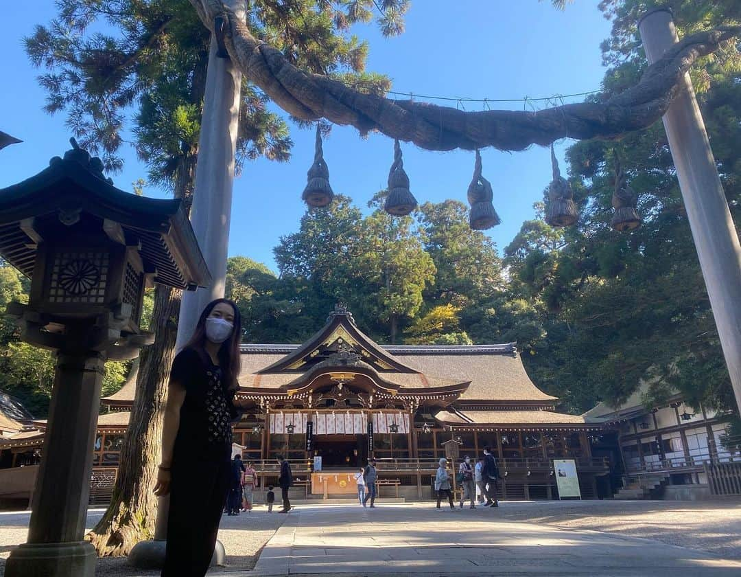 篠崎愛さんのインスタグラム写真 - (篠崎愛Instagram)「先日、大神神社行って参りました。  三輪明神の御神体の三輪山にも登り パワーをいただきました。  #三輪明神 #大神神社 #狭井神社 #薬井戸 #ご神水 #三輪山 #大物主大神」11月30日 21時45分 - mana.s_golf