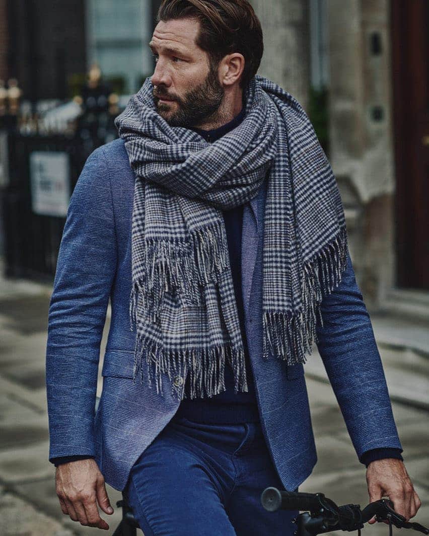 ハケットのインスタグラム：「Some men know that the colder seasons are just an excuse to wear the finest layers.#STAYHackett」