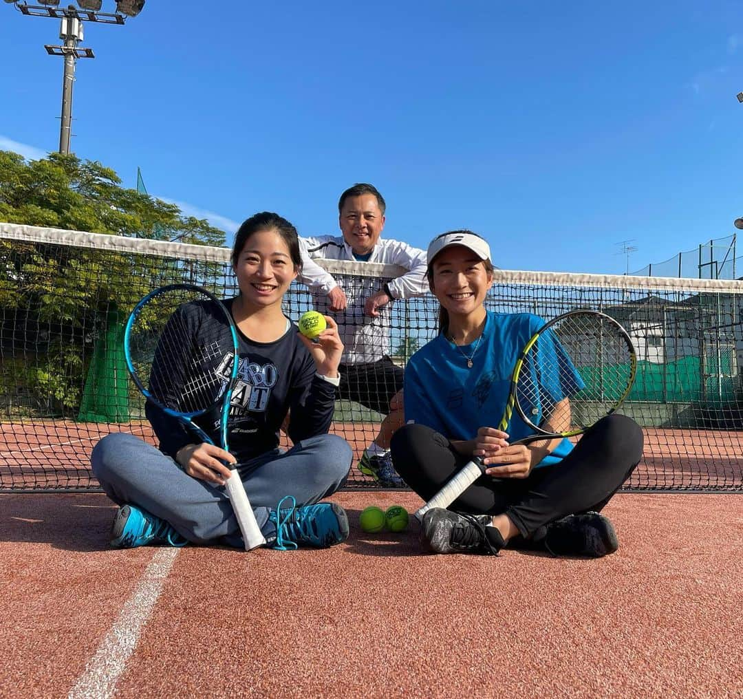 吉冨愛子 さんのインスタグラム写真 - (吉冨愛子 Instagram)「今朝はいつもお世話になっている @babolatjapan のオフィスにて朝活テニス🎾 @rnfjwr と😚 バボラジャパンの社員でありながらパデル選手をしているエネルギー溢れるお友達です💪  晴天で本当に気持ちよかった！！  梅原社長にもお会いしました☺️ 👉スワイプしてね📷  #tennis #🎾 #babolat #babolattennis #babolatfamily #babolatjapan #komae #tokyo #puredrive #aerovs #athlete #good #morning #テニス #バボラ #バボラジャパン #パデル #パデル選手 #良き朝 #朝活 #東京 #狛江 #オフィス」11月30日 22時00分 - aiko_yoshitomi