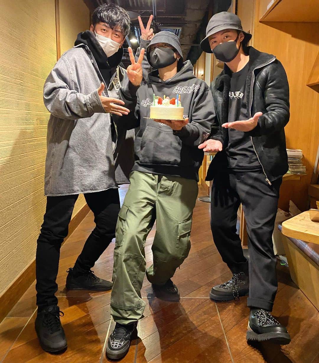 DJ DARUMAのインスタグラム：「ラジオ収録現場でお祝いしてくれた🎂✨」