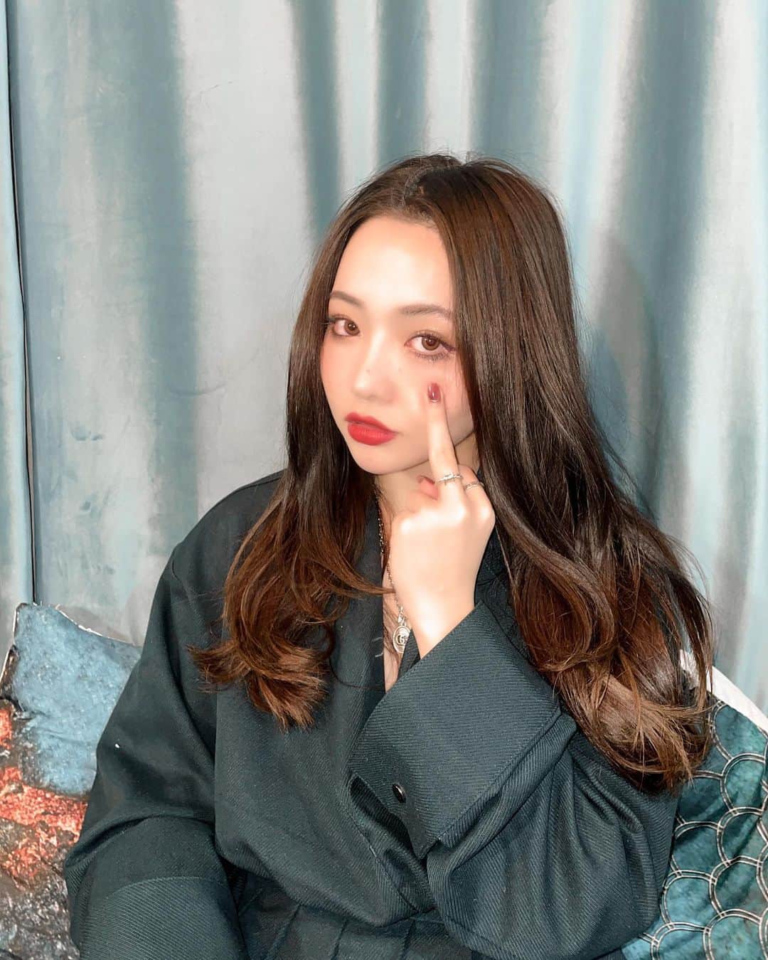 藤子さきのインスタグラム：「殴ったら絶対痛い指輪してます。  @cruellasex_ さんのやつゥー」