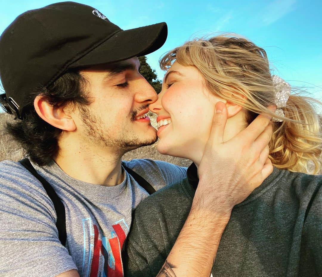 サミー・ハンラティのインスタグラム：「Thank you for being my rock. You make my life better and you make me so happy it’s absolutely wonderful. Thank you❤️」