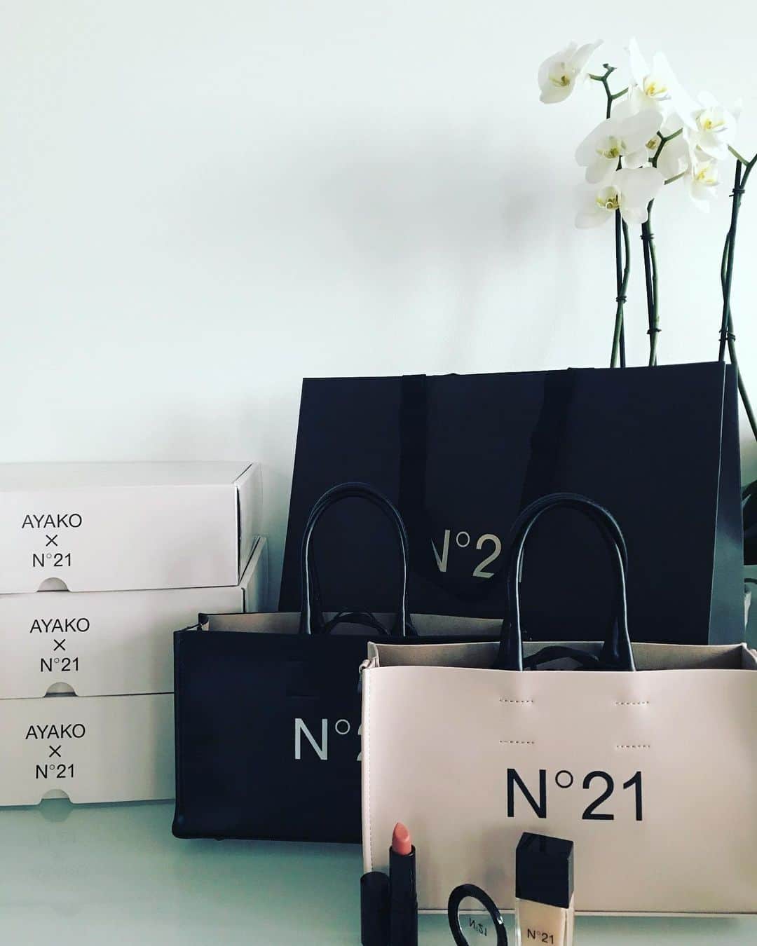 アディクションのインスタグラム：「Ready to ship 🖤 but not for sale .. press samples!」