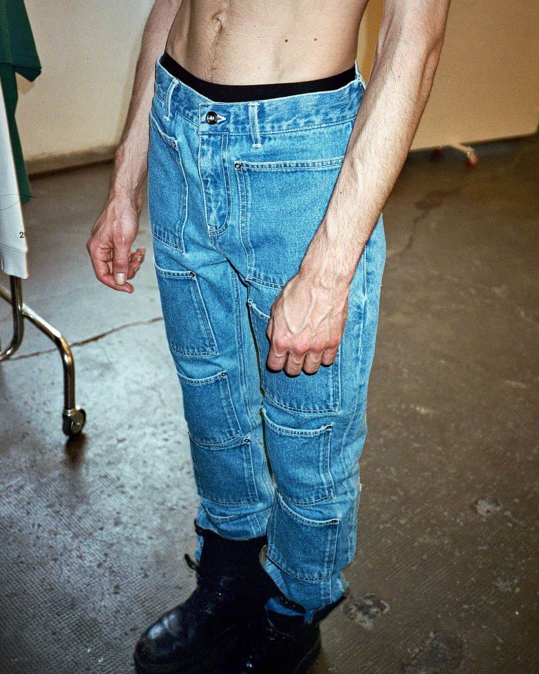 エルエヌシーシーのインスタグラム：「New York-based label Lourdes develops pieces that hold a long-lasting and sentimental value. Explore the elevated yet streetwise collection featuring an earthy colour palette, easy-to-wear unisex styles and off-kilter designs. @lourdesnewyork」