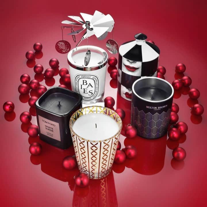 Saks Fifth Avenueのインスタグラム：「SAKS AT HOME: Whether you’re decorating the tree or cozied up beside the warmth of a fire, find comfort in our favorite scented candles. #SaksHoliday」