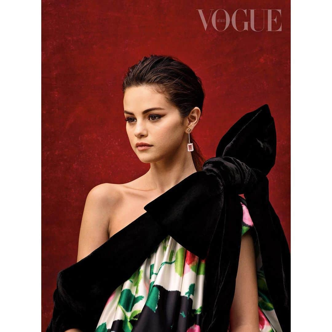 セレーナ・ゴメスさんのインスタグラム写真 - (セレーナ・ゴメスInstagram)「A few more photos from the @voguemexico shoot」12月1日 8時30分 - selenagomez