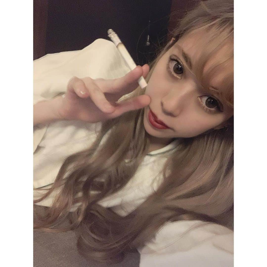 中川ジュリアのインスタグラム：「最近化粧変えたのと飯うま😚」