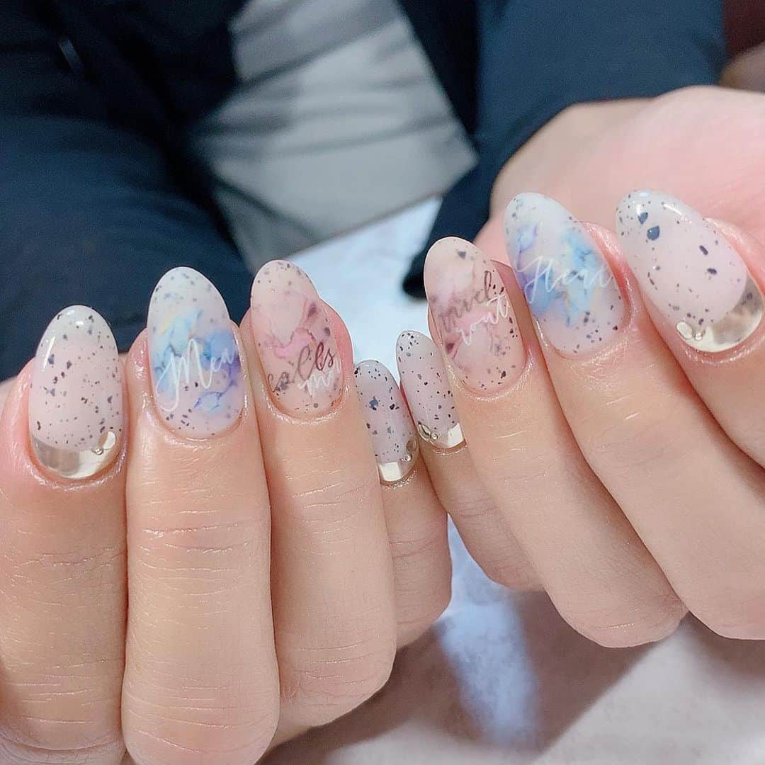 Icegel Nailさんのインスタグラム写真 - (Icegel NailInstagram)「대한민국 최초로! 판매시작! kanae선생님 콜라보레이션 #샤네일 스티커 디자인 #마블아트 이제 쉽게하세요! 착! 붙이기만 하면~ 디자인 끝! 소량입고! 한정수량 판매입니다! 서두르세요!  🔴사진의 왼쪽 하단 쇼핑가방을 누르면 상품정보를 보살 수 있어요‼️  Repost @kanae_leanail with @make_repost ・・・ .﻿ ダルメシアンジェルが お利口さんすぎました❤️ ﻿ @icegel_japan   @icegelnail  ﻿テクスチャー的には 私の苦手なニュアンスにも使えそう✨ 色々アイディア浮かぶ〜❤️  今回は Kanae inkとcalligraphyを 合わせてみました✌️  @shanailpro ﻿ ▲▲▲▲▲▲▲▲▲▲▲▲▲▲▲▲▲▲▲▲▲▲﻿ 写ネイル さんより﻿ Kanaeプロデュース ステッカー発売中﻿ ◉Kanae Flowers﻿ ［KANAE-001］﻿ ◉Kanae Feather﻿ ［KANAE-002］﻿ ◉Kanae Flower Message-Monotone-﻿ ［KANAE-003］﻿ ◉Kanae Flower Message-Color-﻿ ［KANAE-004］﻿ ◉Kanae Emblem﻿ ［KANAE-PG01 ］﻿ ◉Kanae Ink﻿ ［KANAE-005］﻿ ◉Kanae Smoke﻿ ［KANAE-006］﻿ ◉Kanae Arabesque﻿ ［KANAE-007］﻿ ﻿ 《Designer》 @shucreem﻿ ▲▲▲▲▲▲▲▲▲▲▲▲▲▲▲▲▲▲▲▲▲▲﻿ ⚠️⚠️Kanae_Channel⚠️⚠️﻿ @kanae_channel  有料アカウント﻿ アートレシピ動画を、配信してます❤️﻿ 【月額1.000円】銀行振込﻿ お申し込みご希望の方はDM下さい﻿ 詳細をお知らせさせて頂きます﻿ ﻿ アートレシピ動画見放題です❤️﻿ ▲▲▲▲▲▲▲▲▲▲▲▲▲▲▲▲▲▲▲▲▲▲﻿ #japan #kawaii #leanail #nail #nailart #instanails #gelnail #design #ネイル #ネイルアート #ネイルデザイン#naildesign #beauty #指甲 #美甲 #네일 #네일아트 #Гвоздь #Nagel #Ongle #Kuku #artist #写ネイル #インクネイル #ミラーネイル #ダルメシアンジェル」11月30日 23時57分 - icegelnail