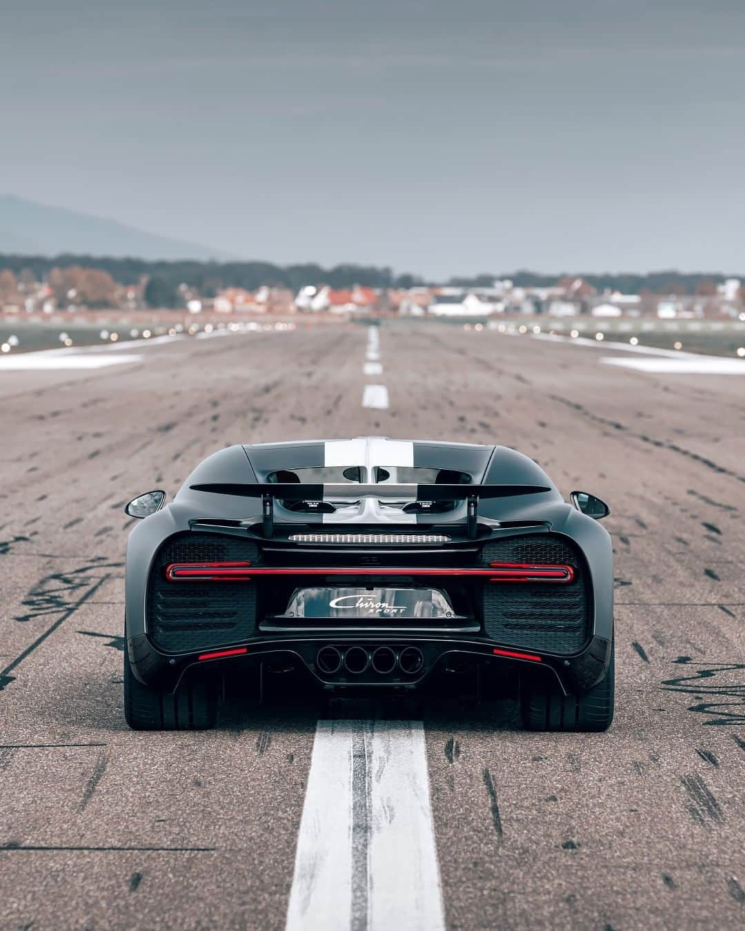 ブガッティさんのインスタグラム写真 - (ブガッティInstagram)「Aviation and high-performance motor cars both have always stood for courage, speed, and extraordinary technology. The limited-edition CHIRON Sport, Les Légendes du Ciel, pays tribute to the legacy we strive to embody every day.   #BUGATTI #BUGATTILegendesDuCiel #LegendesDuCiel #CHIRONSport  _  Fuel consumption, l/100km: 36.7 in urban areas / 15.8 in extra urban areas / 23.5 combined; combined CO2 emissions g/km: 553; efficiency class: G」12月1日 0時00分 - bugatti