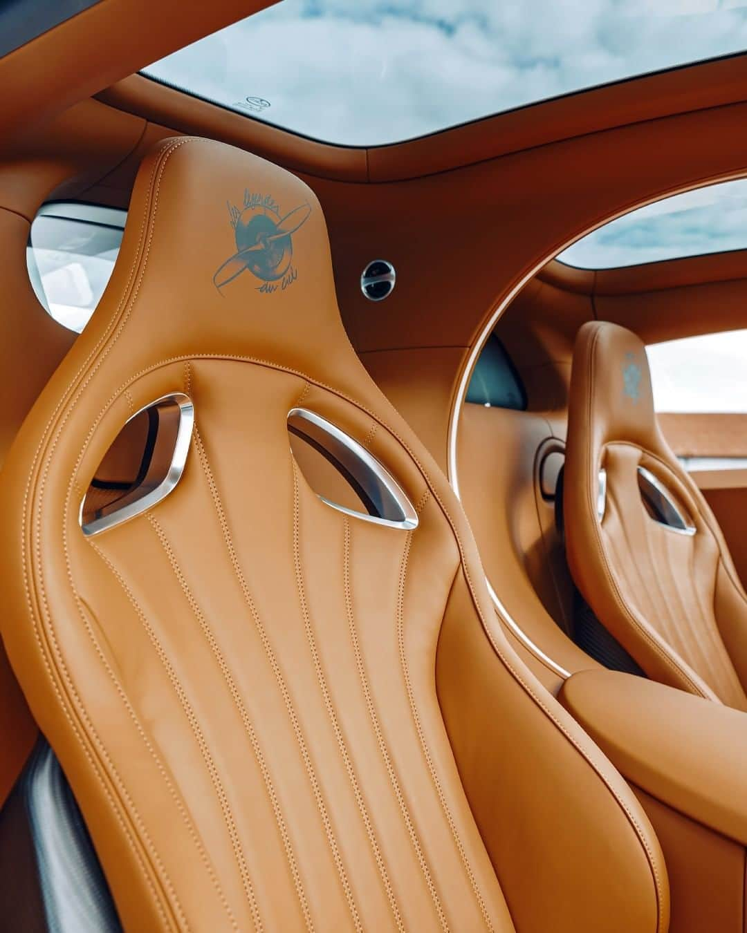 ブガッティさんのインスタグラム写真 - (ブガッティInstagram)「Aviation and high-performance motor cars both have always stood for courage, speed, and extraordinary technology. The limited-edition CHIRON Sport, Les Légendes du Ciel, pays tribute to the legacy we strive to embody every day.   #BUGATTI #BUGATTILegendesDuCiel #LegendesDuCiel #CHIRONSport  _  Fuel consumption, l/100km: 36.7 in urban areas / 15.8 in extra urban areas / 23.5 combined; combined CO2 emissions g/km: 553; efficiency class: G」12月1日 0時00分 - bugatti