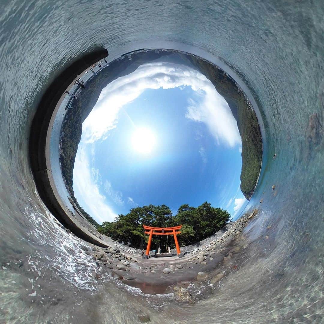 Official RICOH THETAさんのインスタグラム写真 - (Official RICOH THETAInstagram)「We love this shot by Sugimoto ⛰️ 360º photography offers the ability to feel like you are right there in the photo with just the touch of a button. Swipe right to see what this scene looks like in tiny planet! ➡️  . . . . . #ricohusa #ricoh #ricohimaging #theta360 #lifein360 #360camera #360view #camera #cameratips #cameralover #photographylovers #photographer #naturephotography #nature #travel #travelphotography #lake #lakephotography #mountains #mountainphotography #mountain #mountainview #mountainscape #adventures #wanderlust #outdoorphotography #outdoors」12月1日 0時00分 - theta360official
