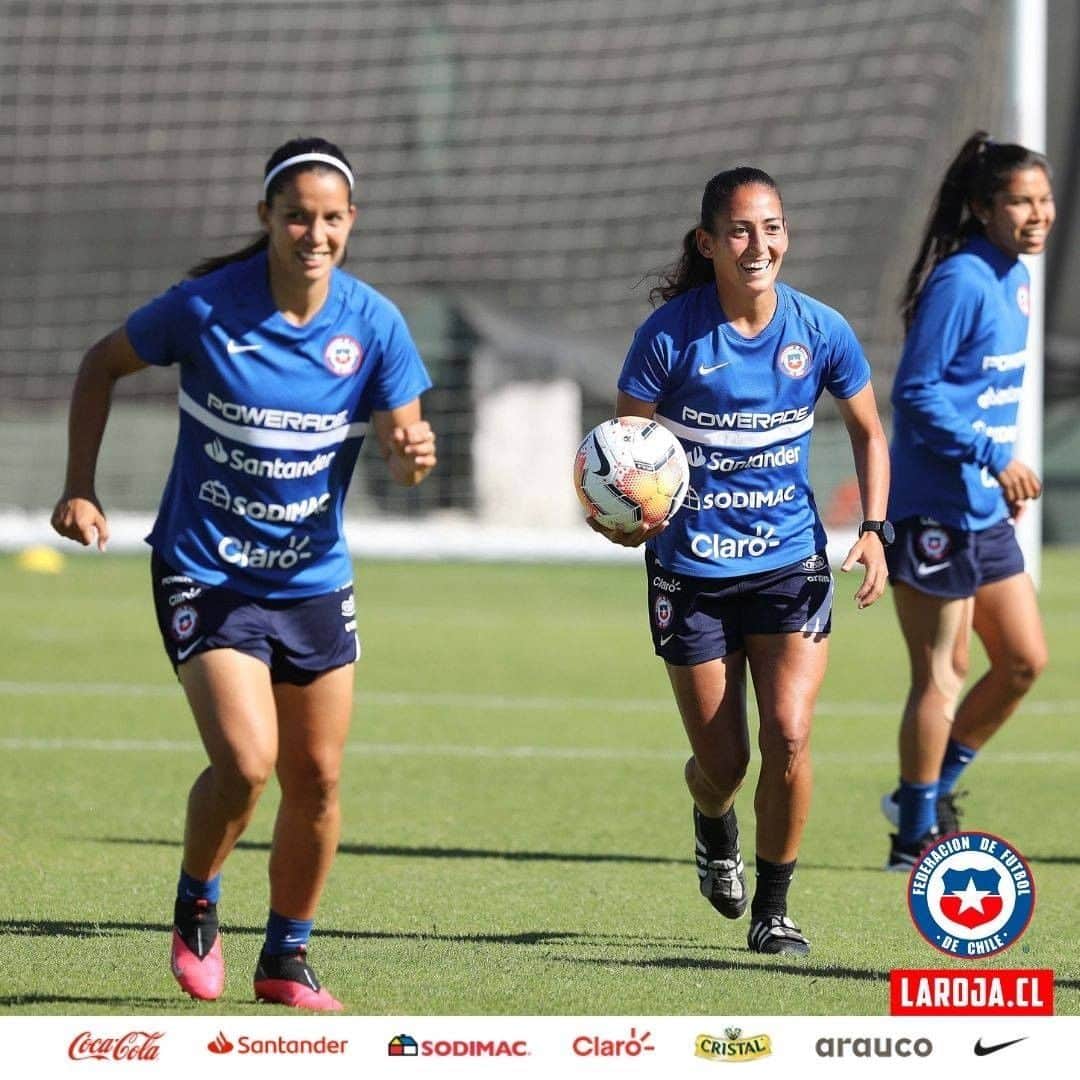 サッカーチリ代表チームさんのインスタグラム写真 - (サッカーチリ代表チームInstagram)「🇨🇱😍 Revisa las imágenes del entrenamiento de este domingo de #LaRojaFemenina, que ya prepara el segundo partido ante Zambia.  📅 Martes 1 de diciembre 🕰 18:30 horas 🏟 Estadio Nacional  📸 Carlos Parra (@parrazagal)  Comunicaciones ANFP   #LaRoja #Chile #SelecciónChilena」12月1日 0時20分 - laroja