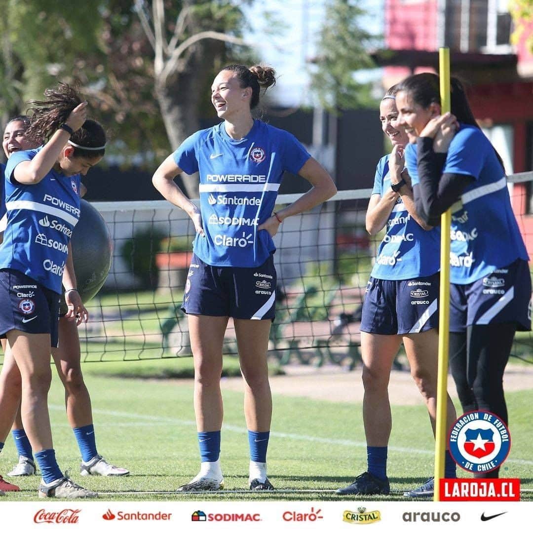 サッカーチリ代表チームさんのインスタグラム写真 - (サッカーチリ代表チームInstagram)「🇨🇱😍 Revisa las imágenes del entrenamiento de este domingo de #LaRojaFemenina, que ya prepara el segundo partido ante Zambia.  📅 Martes 1 de diciembre 🕰 18:30 horas 🏟 Estadio Nacional  📸 Carlos Parra (@parrazagal)  Comunicaciones ANFP   #LaRoja #Chile #SelecciónChilena」12月1日 0時20分 - laroja