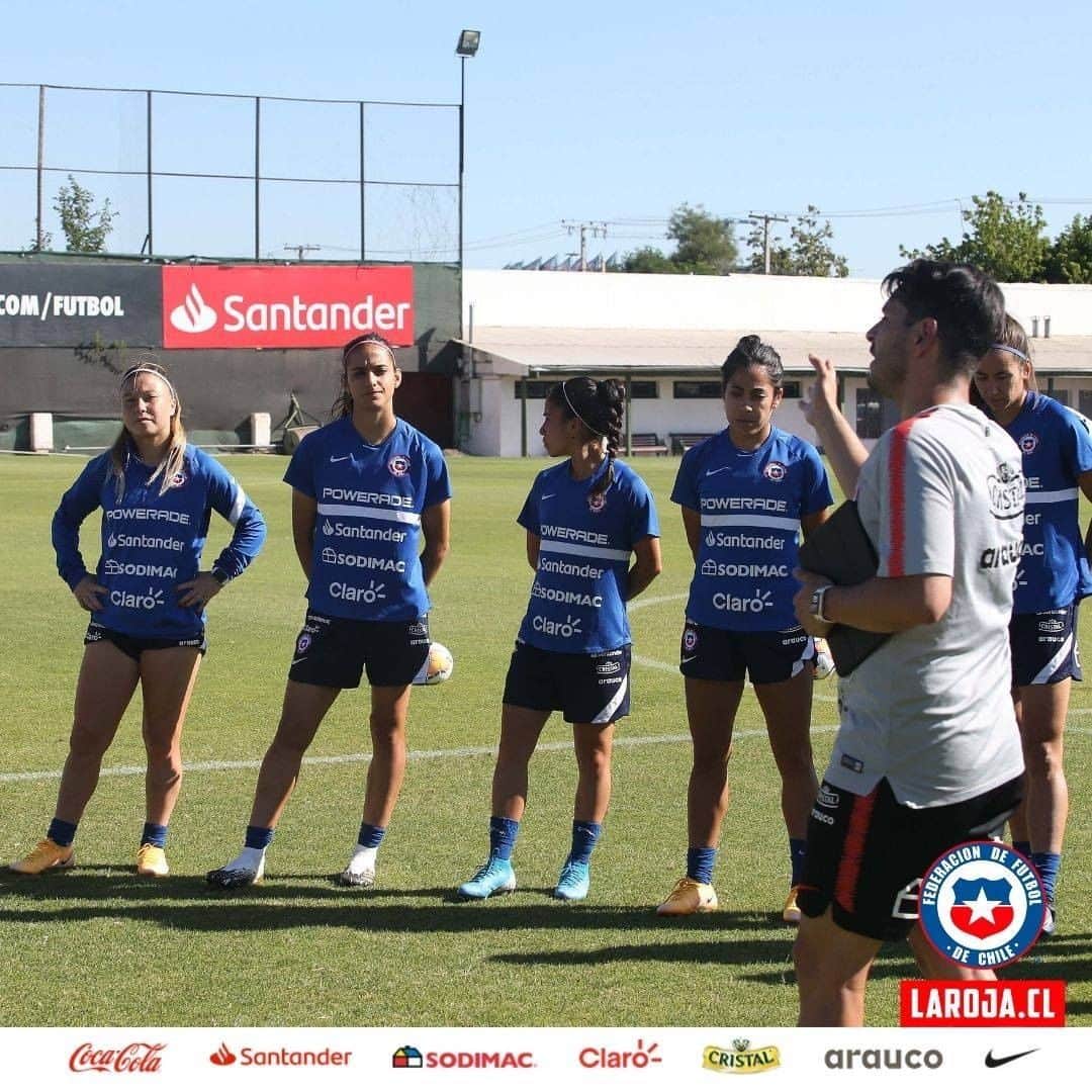サッカーチリ代表チームさんのインスタグラム写真 - (サッカーチリ代表チームInstagram)「🇨🇱😍 Revisa las imágenes del entrenamiento de este domingo de #LaRojaFemenina, que ya prepara el segundo partido ante Zambia.  📅 Martes 1 de diciembre 🕰 18:30 horas 🏟 Estadio Nacional  📸 Carlos Parra (@parrazagal)  Comunicaciones ANFP   #LaRoja #Chile #SelecciónChilena」12月1日 0時20分 - laroja