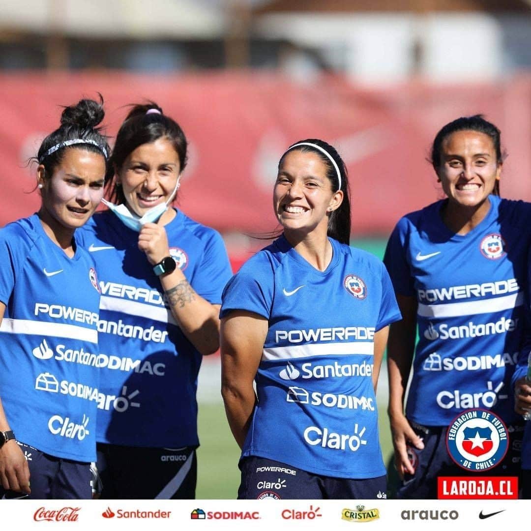 サッカーチリ代表チームさんのインスタグラム写真 - (サッカーチリ代表チームInstagram)「🇨🇱😍 Revisa las imágenes del entrenamiento de este domingo de #LaRojaFemenina, que ya prepara el segundo partido ante Zambia.  📅 Martes 1 de diciembre 🕰 18:30 horas 🏟 Estadio Nacional  📸 Carlos Parra (@parrazagal)  Comunicaciones ANFP   #LaRoja #Chile #SelecciónChilena」12月1日 0時20分 - laroja