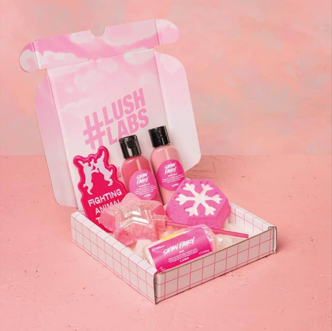 ラッシュさんのインスタグラム写真 - (ラッシュInstagram)「Snow Fairy Kits are here, to sprinkle some magic & cheer!  For a limited time only, you can now purchase our best selling scent in a variety of forms. These tailor-made Snow Fairy Kits include exclusive products. Delivered directly to you or a friend, in our handy letterbox parcel. Perfect for gifting season!  Which Lush Snow Fairy are you? Take our quiz and buy the kit that fits! Link in Bio.  #snowfairy #lushsnowfairy #snowfairykits #lushchristmas #lushgifting #lushgifts  We know that algorithms make it difficult for you to see our content. We use this page to let you know when we are sharing exciting updates across the #LushCommunity. But, make sure you sign up (link in our bio) to ensure you never miss the latest launch, an exclusive product drop or your chance to vote for the products you want to see next.」12月1日 0時15分 - lush