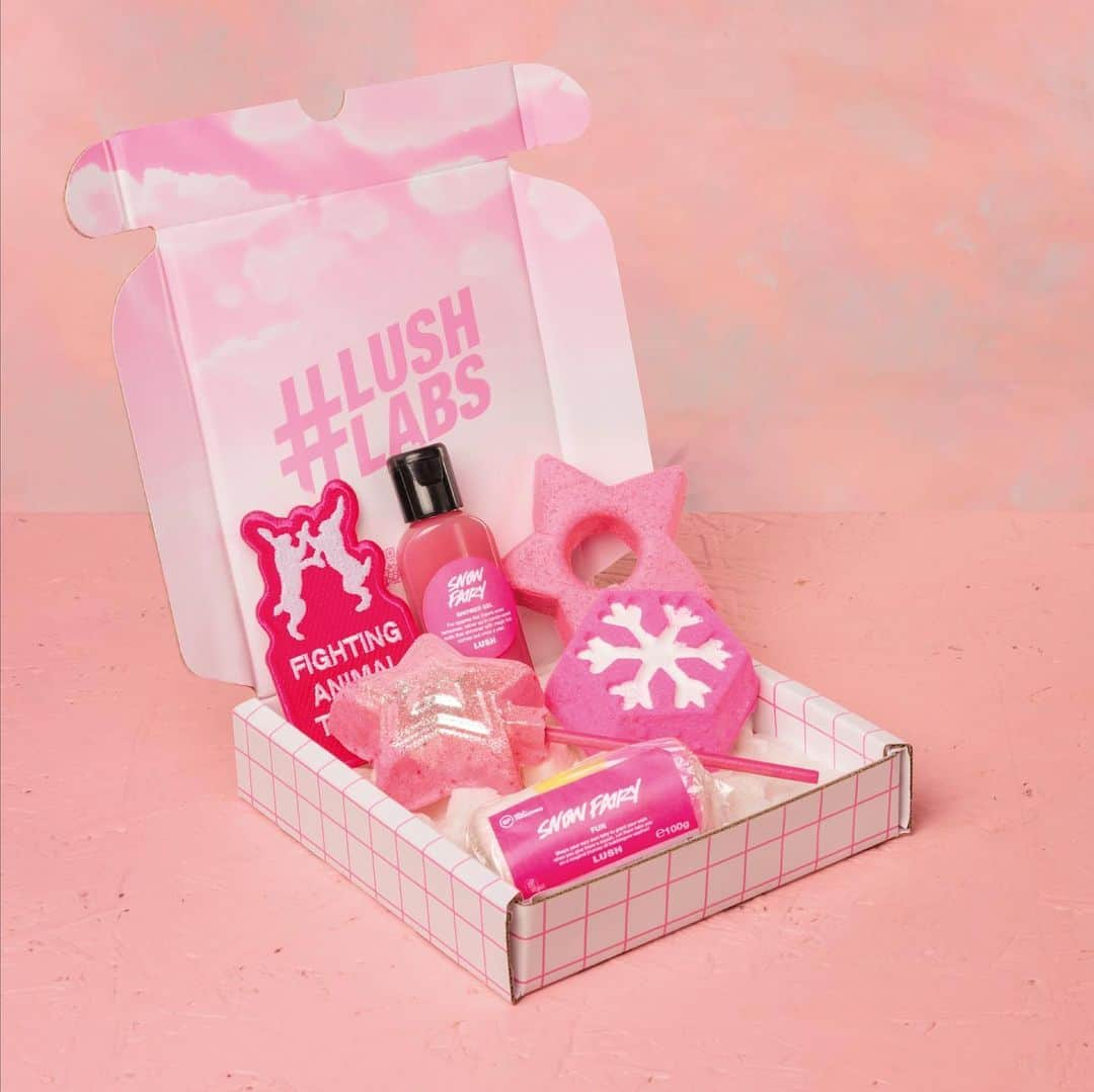 ラッシュさんのインスタグラム写真 - (ラッシュInstagram)「Snow Fairy Kits are here, to sprinkle some magic & cheer!  For a limited time only, you can now purchase our best selling scent in a variety of forms. These tailor-made Snow Fairy Kits include exclusive products. Delivered directly to you or a friend, in our handy letterbox parcel. Perfect for gifting season!  Which Lush Snow Fairy are you? Take our quiz and buy the kit that fits! Link in Bio.  #snowfairy #lushsnowfairy #snowfairykits #lushchristmas #lushgifting #lushgifts  We know that algorithms make it difficult for you to see our content. We use this page to let you know when we are sharing exciting updates across the #LushCommunity. But, make sure you sign up (link in our bio) to ensure you never miss the latest launch, an exclusive product drop or your chance to vote for the products you want to see next.」12月1日 0時15分 - lush