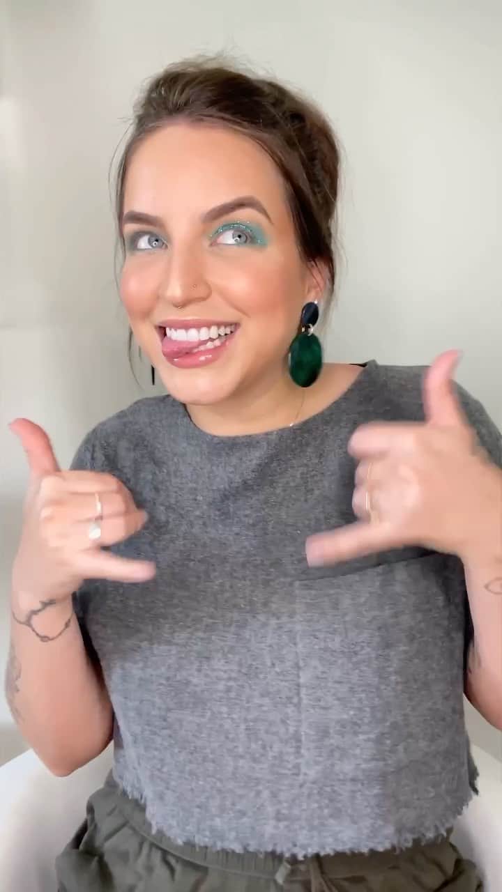 Bruna Unzuetaのインスタグラム：「É até amanhã einnn!! Bora apostar 10 renhais na CLASSIFICAÇÃO do Flamengo pra ganhar R$100 😱😱 o Gerente do @sportsbet.io enlouqueceeeu totaaal hahahah e ó, é sem truque einn, dinheiro mesmo, não é bonus e aceita PIX 😎 *publicidade」