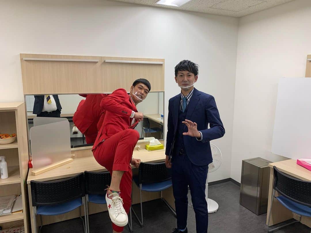 池田真一のインスタグラム：「ハイキック寄席今月も沢山のお客さんオンラインチケットありがとうございます！ 今回ももちろんハイキック決まりまくりでした！ 初登場バッテリィズもめちゃくちゃハイキック決めてくれました！ 来月もよろしくお願いします！ 来月は滝音と紅しょうがが初登場です！」
