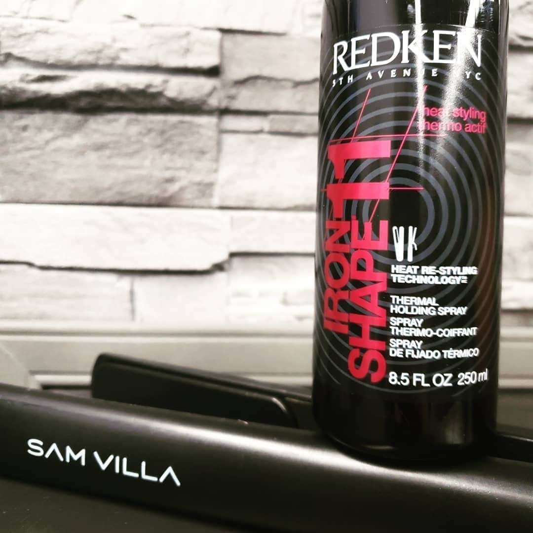 Sam Villaさんのインスタグラム写真 - (Sam VillaInstagram)「#SamVilla + @Redken. Your favorite #PowerCouple whether you are #behindthechair or at home.⠀ ⠀ "#redkenironshape11 is a must-have for your heat styling. A lightweight spray that helps protect the hair from intense heat, while reducing frizz and adding shine.⠀ Make this a top necessity on your #holidayshopping list." - @krystalatchanges . ⠀ ⠀ ✖️ CHECK OUT SAMVILLA.COM FOR EXCLUSIVE DEALS ON ALL OF YOUR FAVORITE #SAMVILLATOOLS ✖️」12月1日 0時30分 - samvillahair