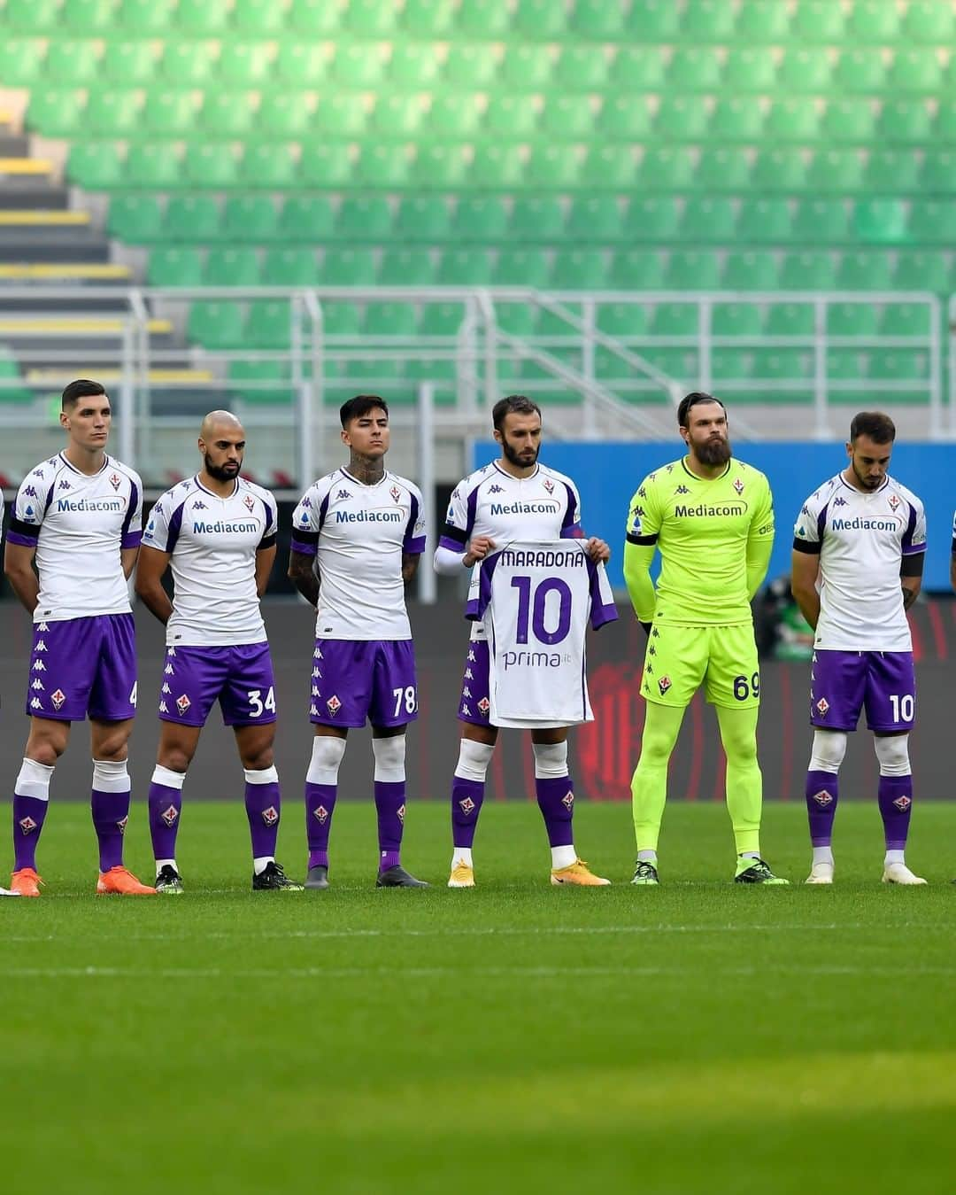 ACFフィオレンティーナさんのインスタグラム写真 - (ACFフィオレンティーナInstagram)「Il tributo della Fiorentina per Diego Armando Maradona 🔟🇦🇷 Fiorentina's tribute to Diego Armando Maradona 🙏  #ForzaViola 💜 #Fiorentina #ACFFiorentina #Pezzella #Milenkovic #Amrabat #Pulgar #Dragowski #Castrovilli #AD10S #Maradona」12月1日 0時31分 - acffiorentina