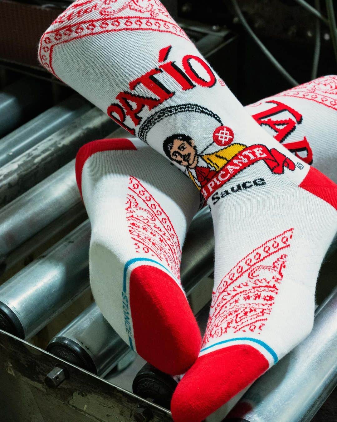 Stanceのインスタグラム：「Spice up your holiday 🌶…Named after the people of founder Jose-Luis Saavedra's native Guadalajara Mexico, Tapatío is set to celebrate 50 years as one of the world's most popular hot sauces. We sat down with Vice President of Tapatío, Luis Saavedra, to learn more about the company’s rich history and promising future. Shop this limited edition style as part of our sitewide savings this week only...Link in bio.  @tapatiohotsauce」