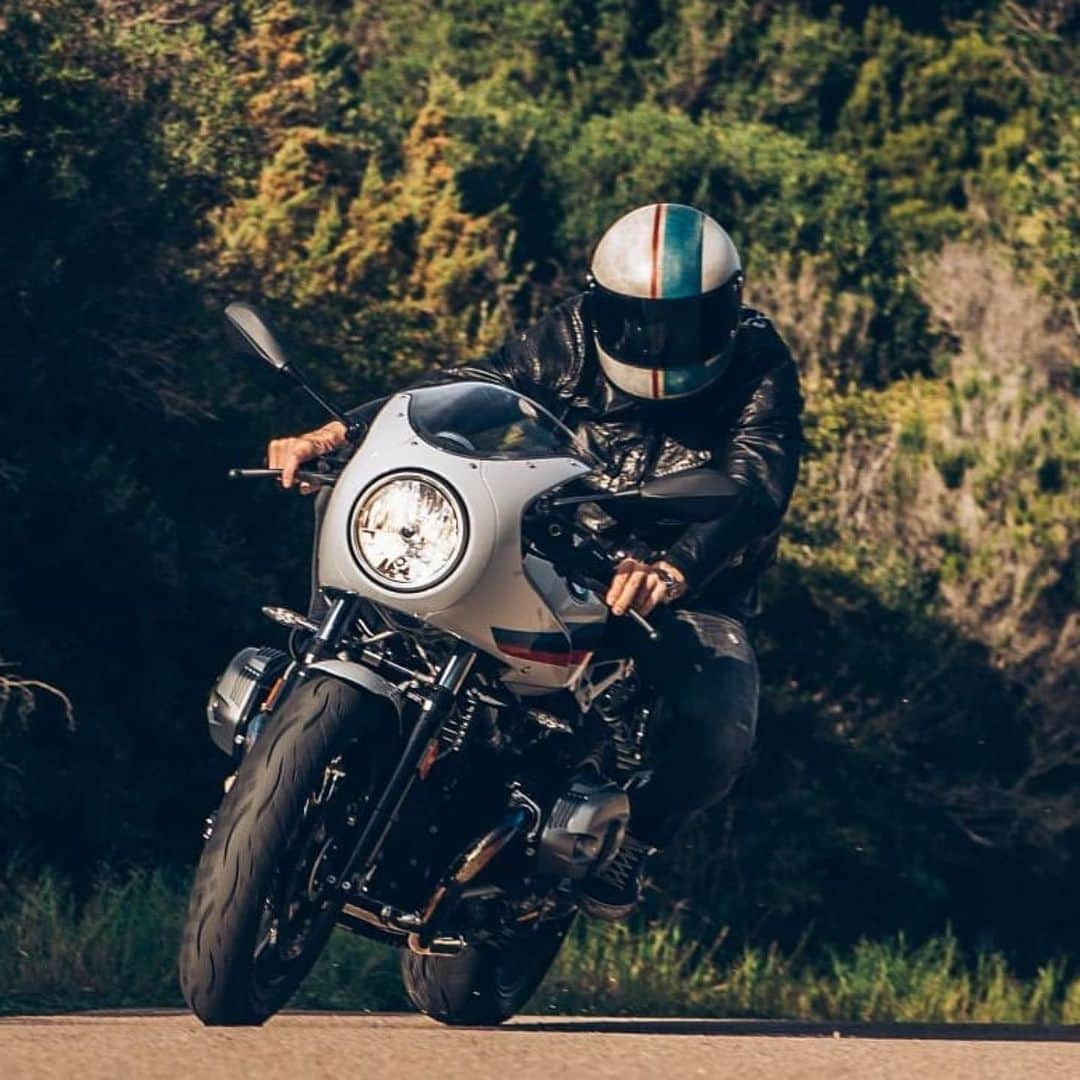 epidemic_motorsさんのインスタグラム写真 - (epidemic_motorsInstagram)「Questa moto è un bellissimo esempio di design. @gros   #dmdhelmet #canonitaliaspa  #liveforthestory #caferacerbrasil #caferacerfestival #caferacerpt #caferacerbmw #caferacerbuild #caferacerbuilds #caferacerproject #caferacercustom #motocycle  #twowheels #easyrider #motorcyclelifestyle #motorcyclephotography #caferacersociety #caferacerclub #caferacerporn」12月1日 0時43分 - epidemic_motors